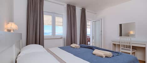 3 bedrooms, iron/ironing board, free WiFi, bed sheets