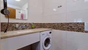 Shower, hair dryer, towels