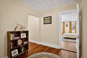 3 عدّة غرف نوم وواي فاي وملاءات أسرّة