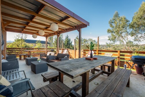 Holiday Home 'Tomettes' with Mountain View, Wi-Fi and Air Conditioning