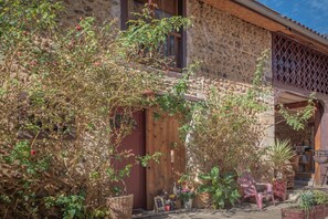 Exterior - Holiday Home 'Tomettes' with Mountain View, Wi-Fi and Air Conditioning (Peyraube)