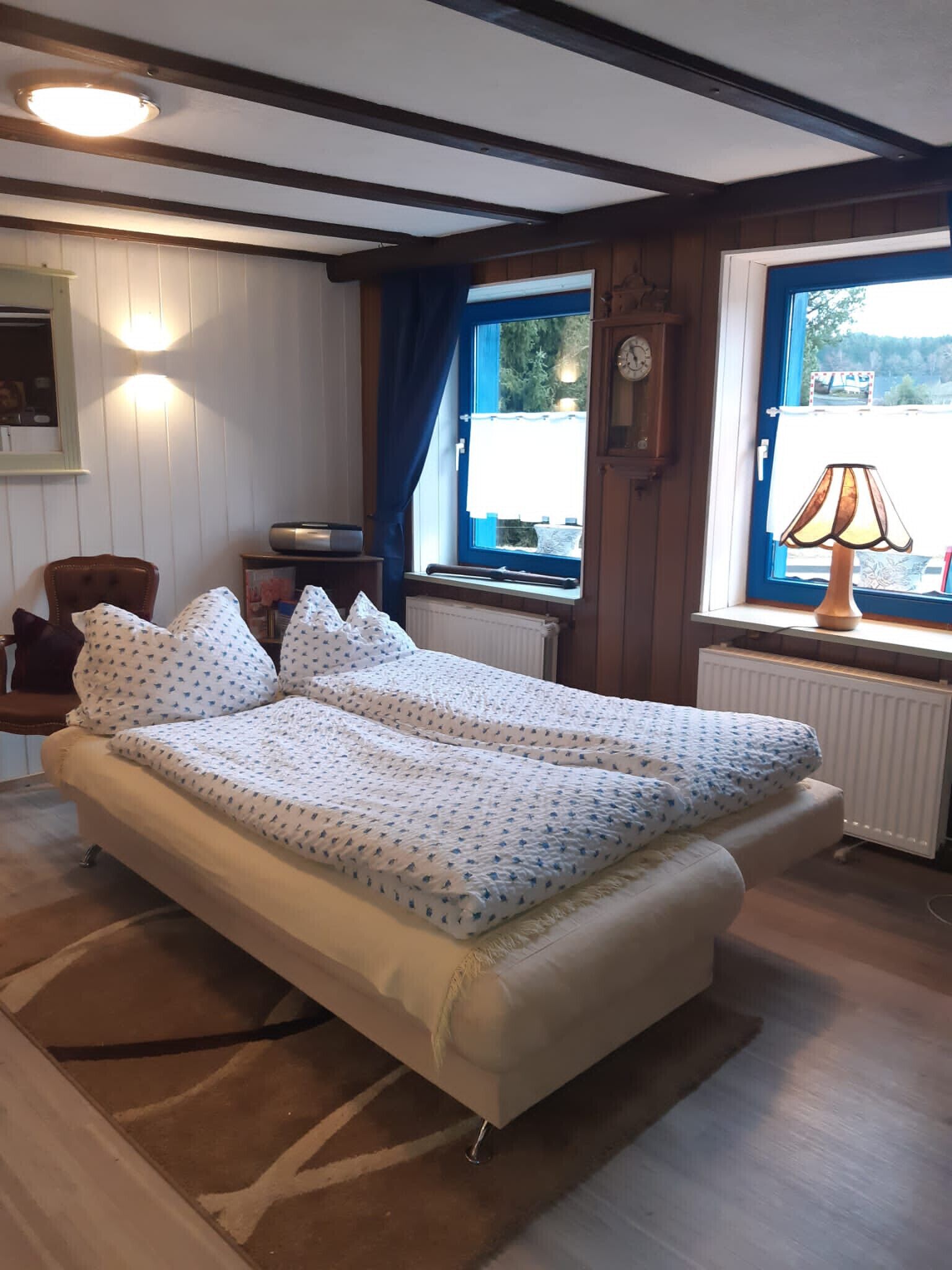 1 slaapkamer, een strijkplank/strijkijzer, wifi, beddengoed