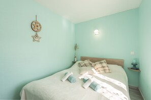 2 bedrooms, iron/ironing board, WiFi