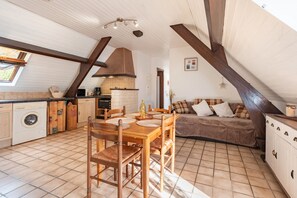 Interior - Holiday Home 'Gary Luz' with Mountain View, Private Terrace and Wi-Fi (sazos)