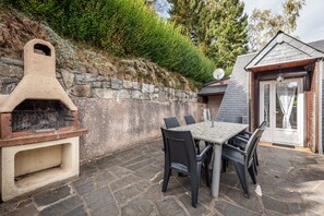 Outdoor dining - Holiday Home 'Gary Luz' with Mountain View, Private Terrace and Wi-Fi (sazos)