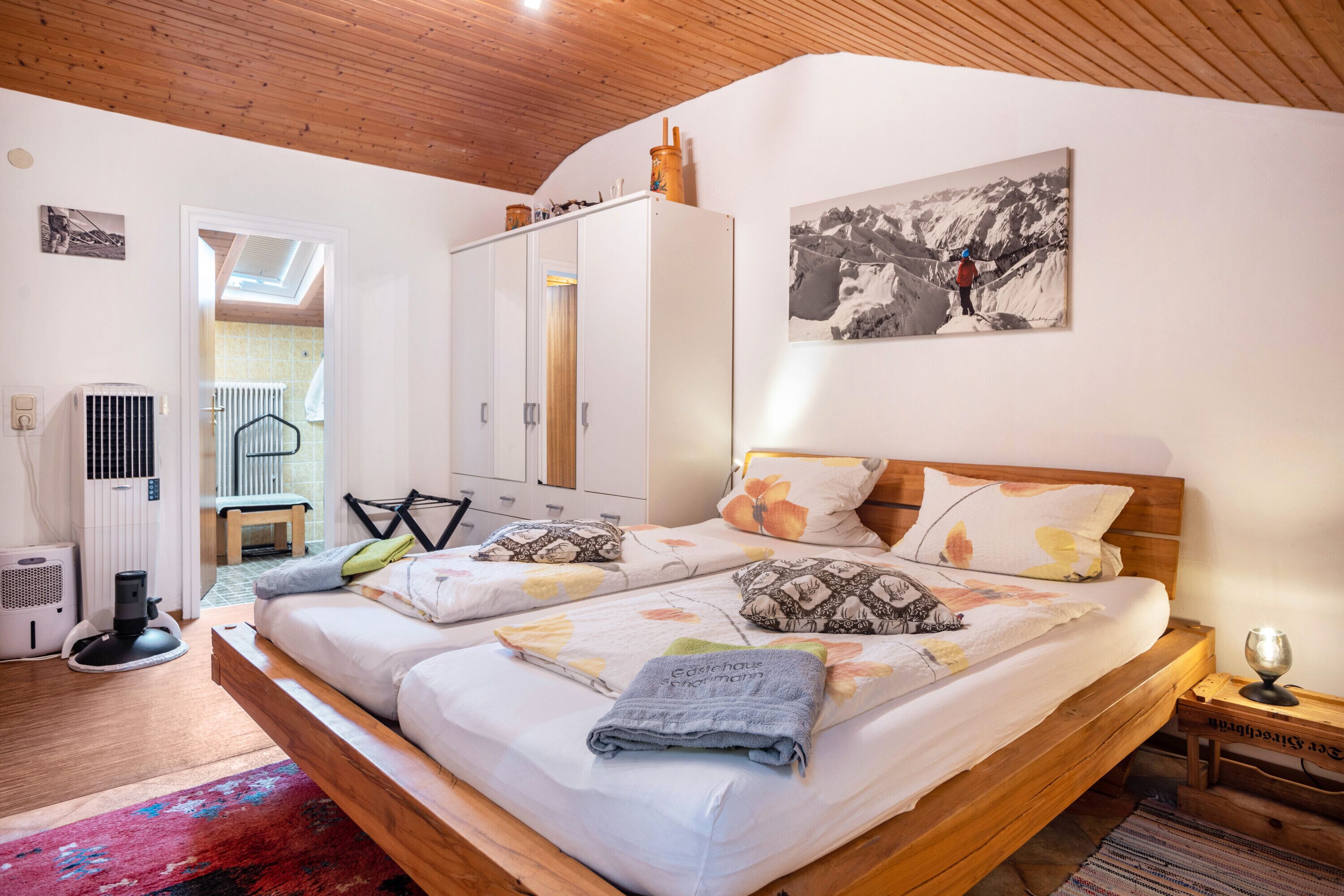 1 多间卧室、熨斗/熨衣板、WiFi、床单