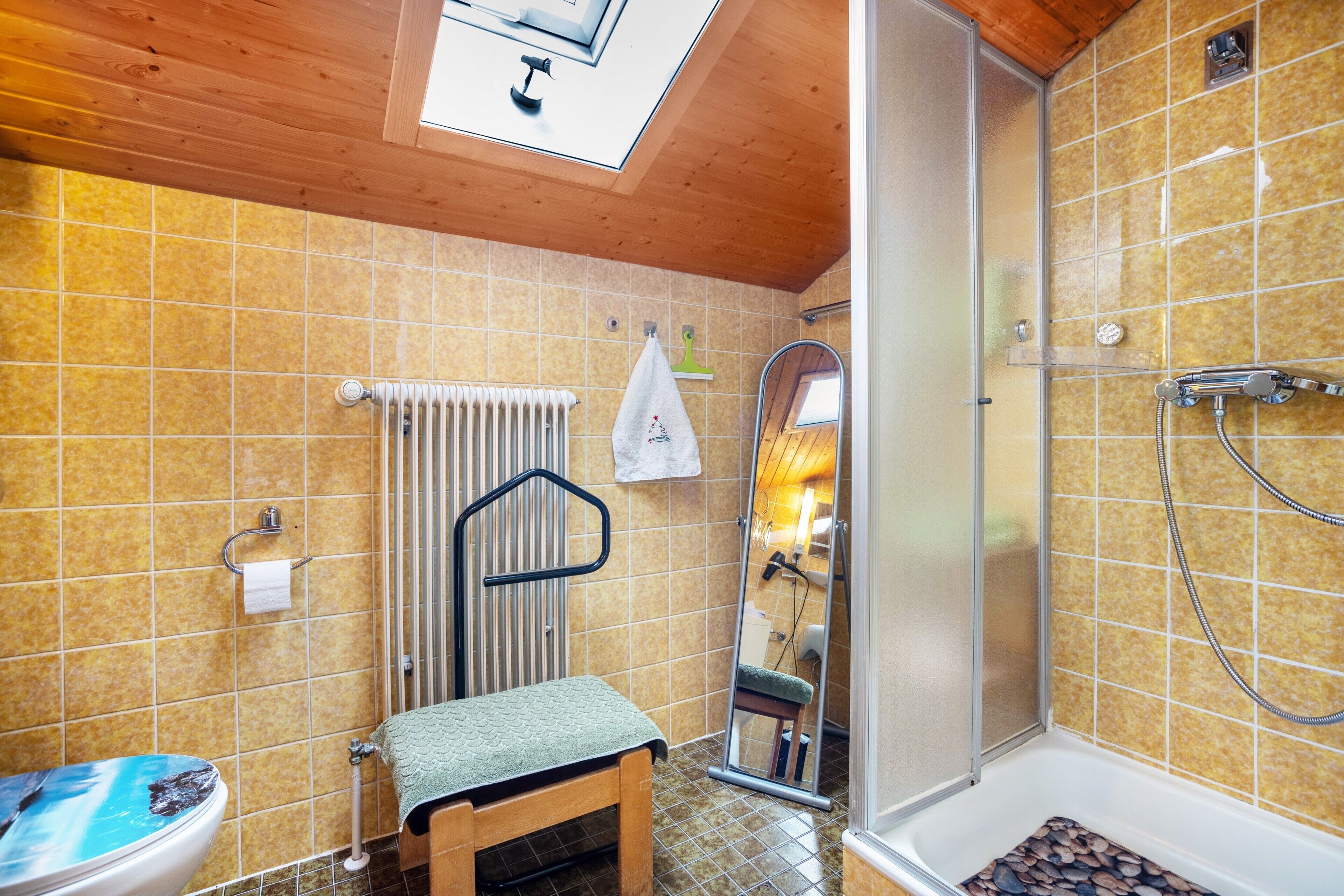 Een douche, een haardroger, handdoeken