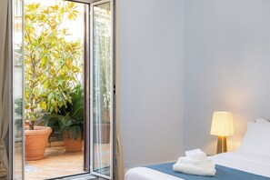 4 bedrooms, iron/ironing board, WiFi, bed sheets - Prestigious Penthouse Piazza Barberini (Roma)