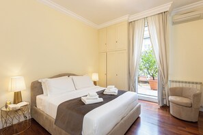 4 bedrooms, desk, iron/ironing board, WiFi