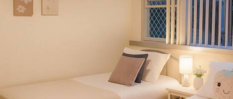 2 bedrooms, iron/ironing board, bed sheets