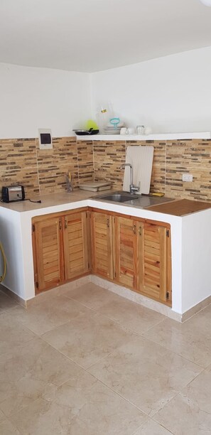 冰箱、微波炉、炉灶、电热水壶