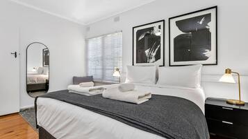 2 makuuhuonetta, työpöytä, silitysrauta/-lauta, Wi-Fi