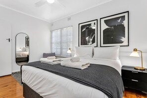 2 bedrooms, desk, iron/ironing board, WiFi