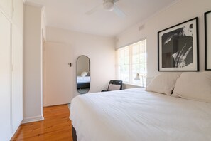 2 bedrooms, desk, iron/ironing board, WiFi