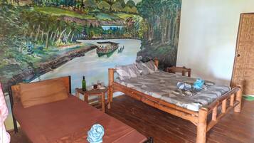 Hypo-allergenic bedding, in-room safe, free WiFi, bed sheets