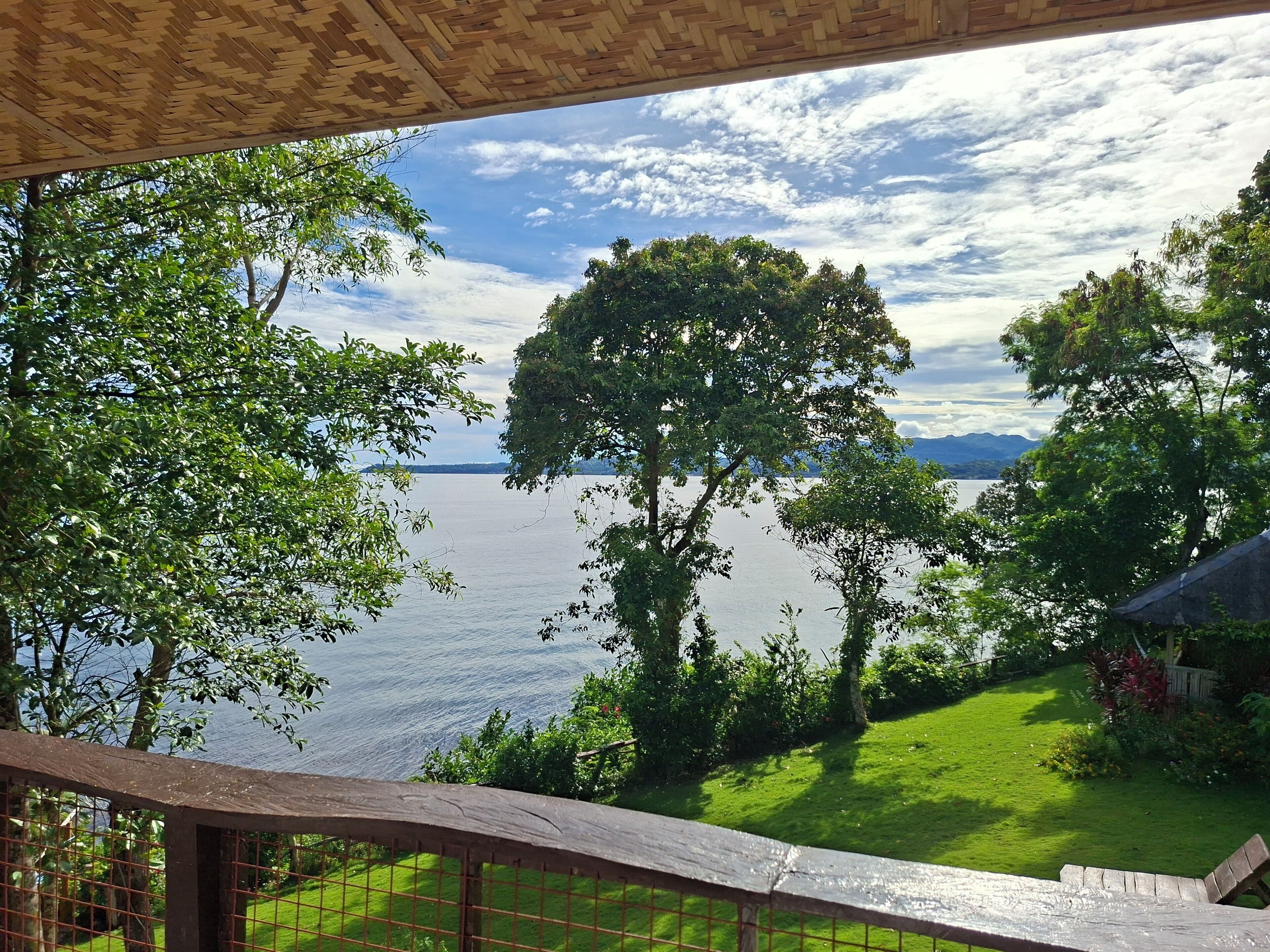 Hypo-allergenic bedding, in-room safe, free WiFi, bed sheets