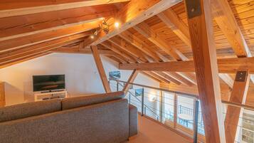 TV, DVD player, table tennis, stereo