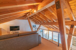 TV, DVD player, table tennis, stereo - Chesa Mira Margna, Wohnung B5 (Maloja)