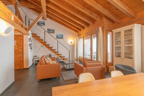 Fernseher, DVD-Player, Tischtennisplatte, Stereoanlage