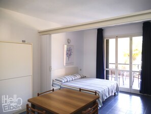 1 bedroom - The apartments, all studios, are simply and functionally furnished and all consist of a living room (Marina di Campo)
