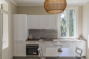 Fridge, oven