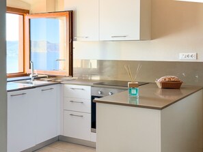 Fridge, oven