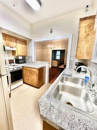 Shreveport's Perfect Place, Duplex, King Bed