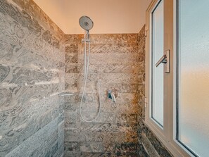 Shower - Within a private property, surrounded by a large garden, we offer our guests a spacious, fully equip (Rio Marina)