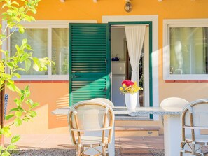 Outdoor dining - Within a private property, surrounded by a large garden, we offer our guests a spacious, fully equip (Rio Marina)