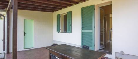 屋外ダイニングエリア