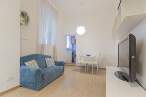 TV - It is located on the second floor of a characteristic building in the historic center, in a really c (Portoferraio)