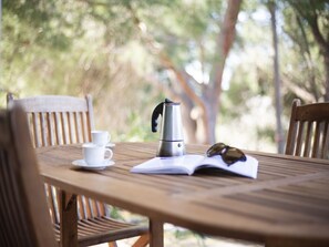Outdoor dining - It consists of a large living room with kitchenette, a double bedroom, a twin bedroom and a single b (Marciana)