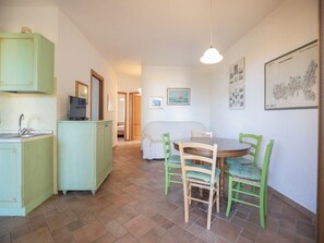Dining - It consists of a large living room with kitchenette, a double bedroom, a twin bedroom and a single b (Marciana)