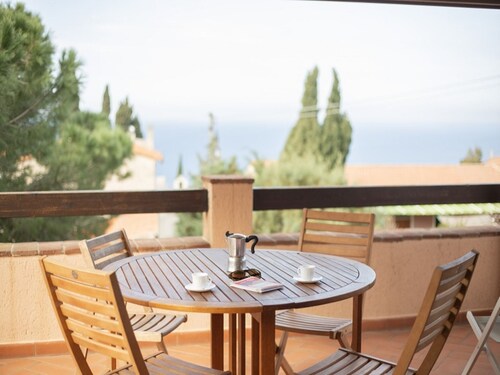 It consists of a large living room with kitchenette, a double bedroom, a twin bedroom and a bathroom