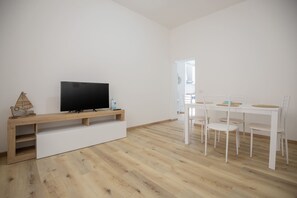 Dining - In a strategic position, in the immediate vicinity of the historic center and the Ghiaie beach, we o (Portoferraio)