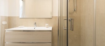 Located on the ground floor and with separate entrance consists of a kitchen and a living room with