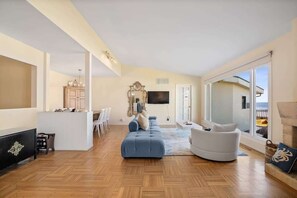 House (3 Bedrooms) | Living room | 43-inch flat-screen TV with cable channels - @ Marbella Lane - Oceanfront W/unobstructed Views! (Pacifica)