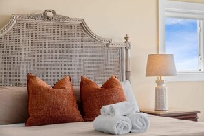 Casa (3 Bedrooms) | 3 habitaciones, muebles diferentes y tabla de planchar con plancha