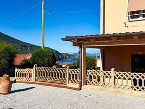 Property grounds - This beautiful and spacious apartment in Rio Marina offers all the comforts for your holiday on Elba (Rio Marina)