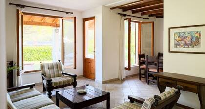 This charming detached cottage is the ideal place for those who want to spend a relaxing holiday sur