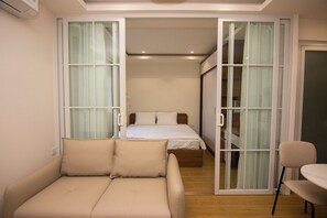 Grand-Apartment, 1 Schlafzimmer, Gartenblick | Hochwertige Bettwaren, Tempur-Pedic-Betten, Schreibtisch