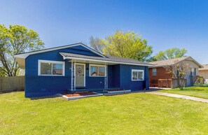 Exterior - The Blue Prairie Cottage (Lawton)