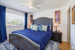 3 bedrooms, iron/ironing board, travel cot, WiFi - The Blue Prairie Cottage (Lawton)