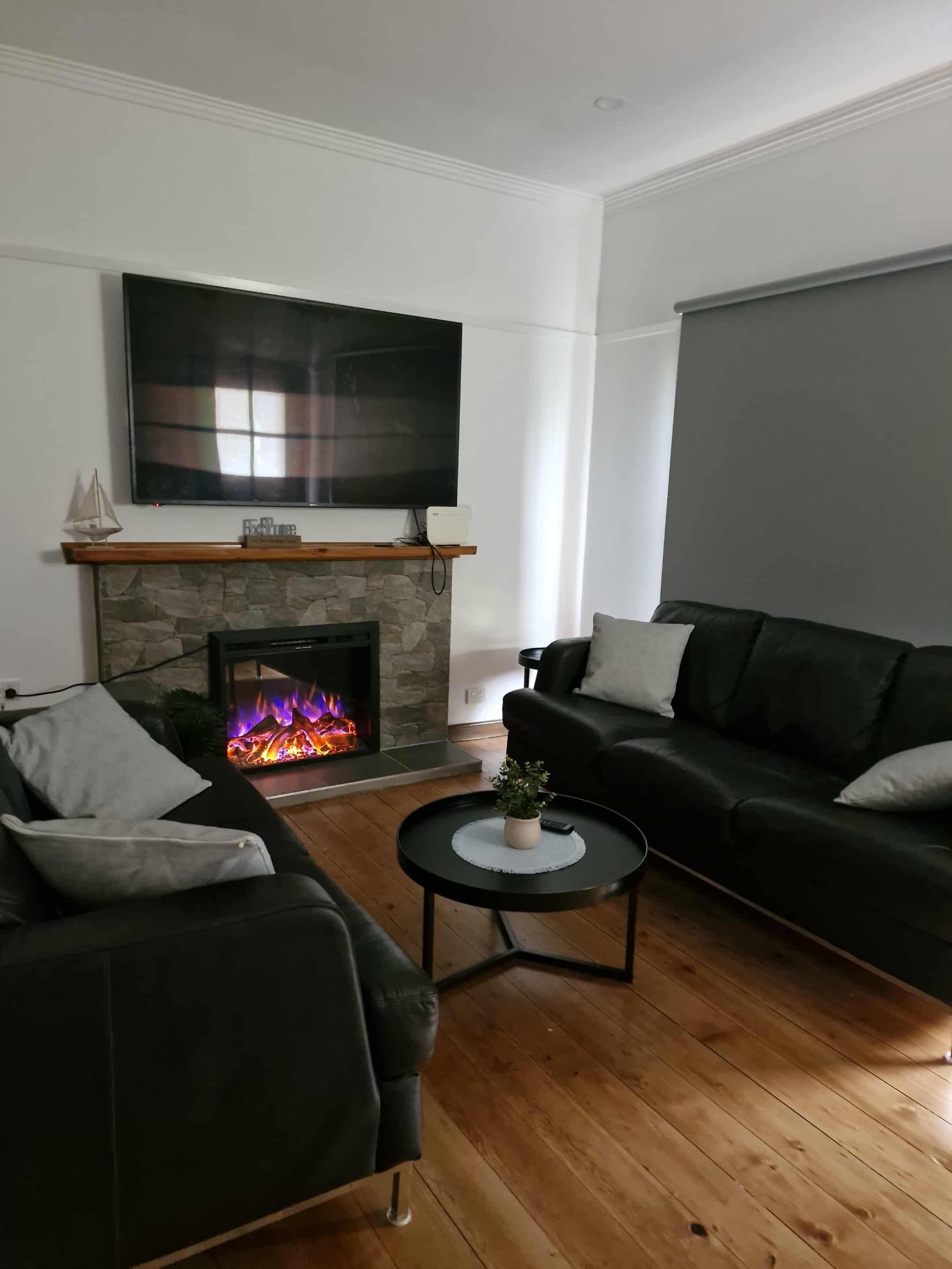 TV, bøker og stereoanlegg