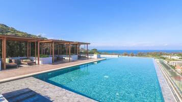 3 ulkouima-allasta, ilmaisia cabañoita, aurinkovarjoja