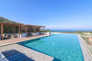 4 outdoor pools, free cabanas, pool umbrellas - Mida Pool Villa  (Choeng Thale)