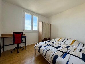 3 chambres, fer et planche à repasser, accès Internet, draps fournis