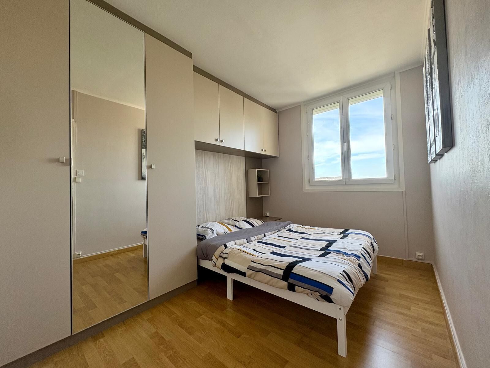 3 bedrooms, iron/ironing board, internet, bed sheets