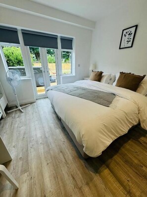 7 bedrooms, iron/ironing board, WiFi, bed sheets