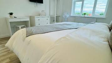 7 slaapkamers, een strijkplank/strijkijzer, wifi, beddengoed